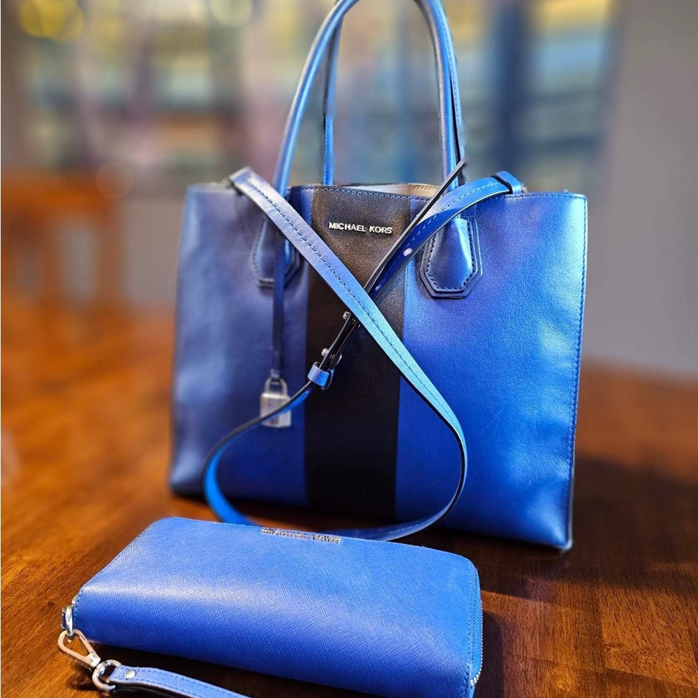 Authentic Michael Kors Structured Handbag And Clu… - image 5